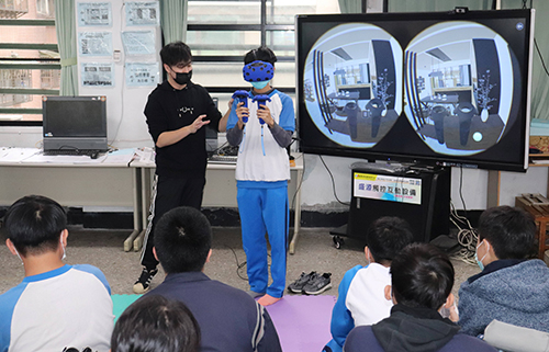 元宇宙時代教與學 新北數位新科技VR頭盔虛擬實境公開課