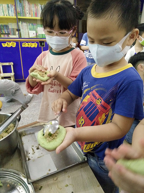 超市認食材、手做草仔粿圓仔湯 新北幼兒學閩南語和阿公阿嬤更親近