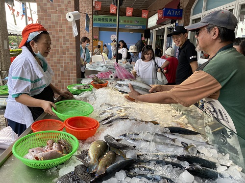 秋冬萬里蟹入產季　26日淡水魚市販售新鮮漁獲
