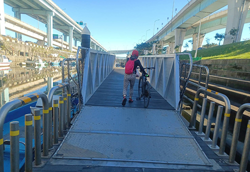 八里台北港浮動橋自行車道修復開放 環島通行好便利