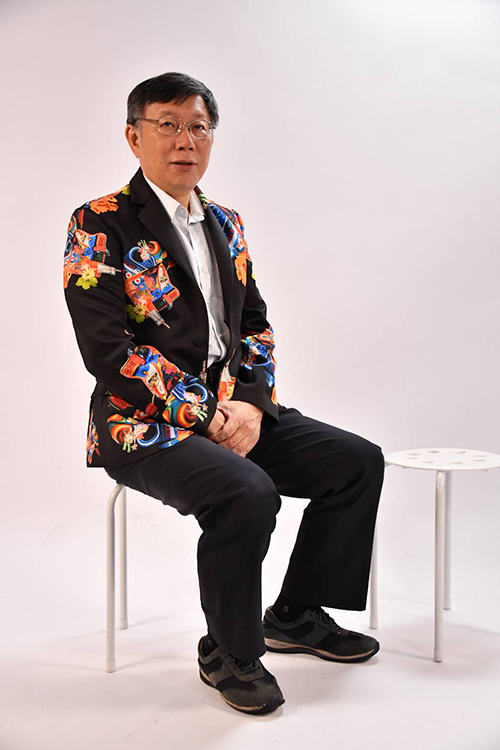 台北市長柯文哲穿著獨立品牌Sabrina Hsieh西裝外套