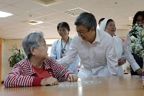 副總統陳建仁肯定聖馬爾定醫院老人照顧服務