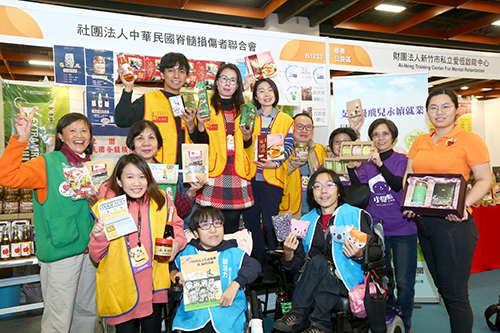 年貨展邀請公益攤位參與，台北市新活力自立生活協會帶來精選產品，讓民眾做好事、買好物、過好年。(圖外貿協會提供。)