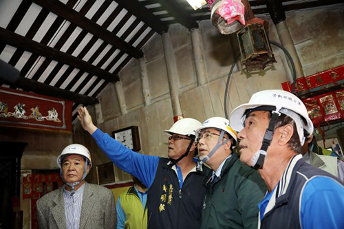 台南市長黃偉哲訪視弱勢職災家庭房屋修繕