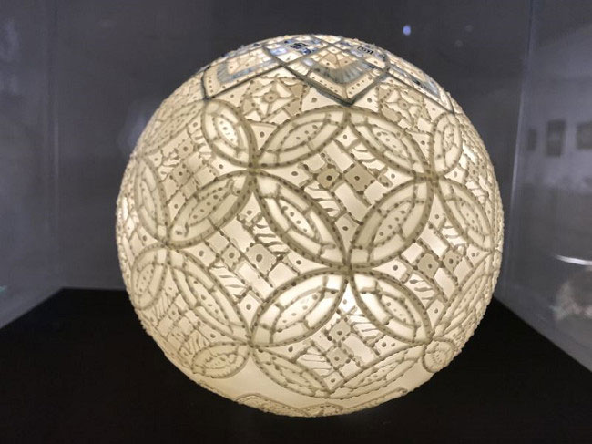 台灣陶瓷藝術家李存仁作品：泥線雕小球
