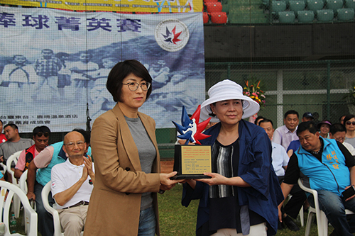 台東縣長饒慶鈴宣佈加強棒球村設備 推動棒球產業