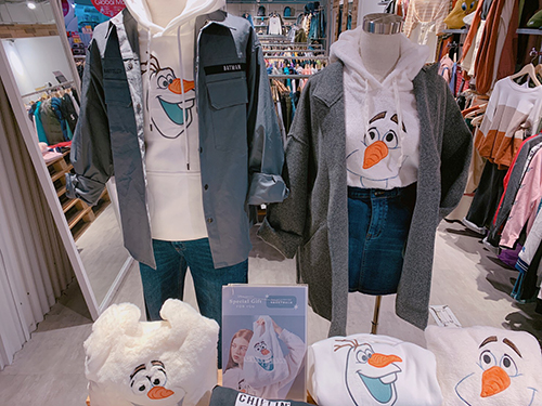 Global Mall新左營車站的CACO，推出多種限量Q萌可愛雪寶服飾，推薦價490元起。