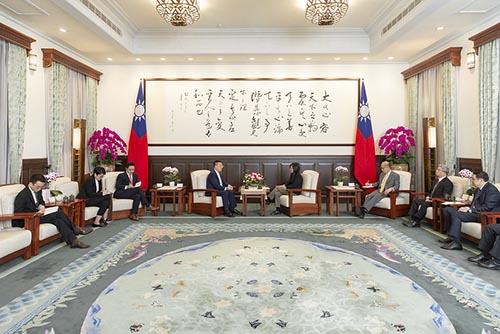總統蔡英文接見新加坡駐台北商務辦事處黃偉權代表