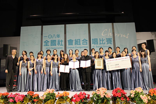 女聲組金質獎-中山女高校友合唱團