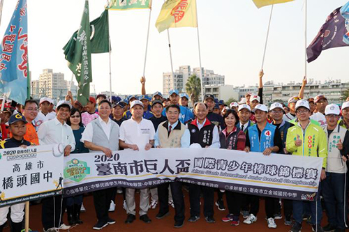 台南市長黃偉哲主持巨人盃國際青少棒錦標賽開球