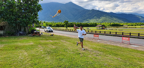 學生協助用人單位辦理「風箏學堂」並試放自己做的風箏