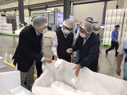 高雄副市長葉匡時訪視亞洲前三大不織布工廠南六企業
