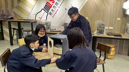 中山國中D.school學生自製簡易紫外線燈箱防疫