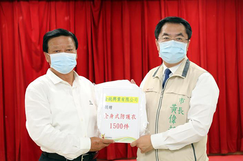 台南在地企業捐贈1,500件防護衣 市長黃偉哲：防疫不鬆懈
