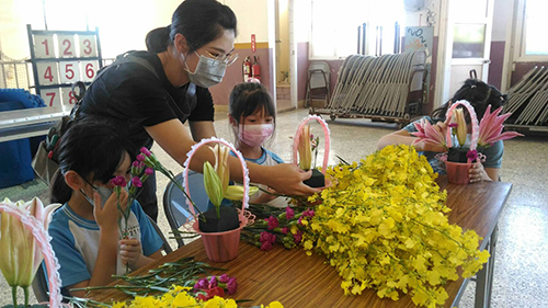 助花卉產業振興 台中市農業局將花藝融入校園