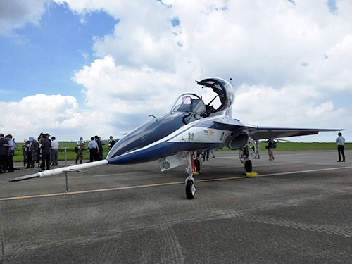 新式高教機「勇鷹」首飛展示順利完成　總統：提供空軍最好訓練環境