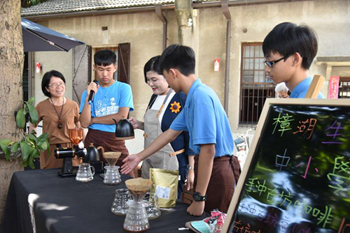 幫助小農 做公益─樟湖生態國中小行動咖啡走遍台灣