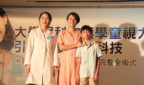 台中大學眼科蘇皓琳醫師(左)