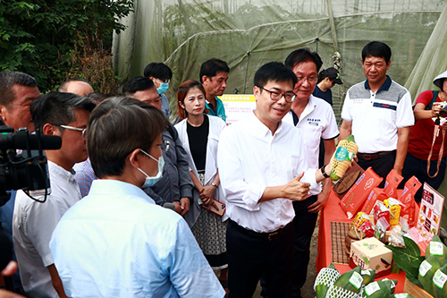 高雄市長陳其邁訪視木瓜產業暨手作在地料理
