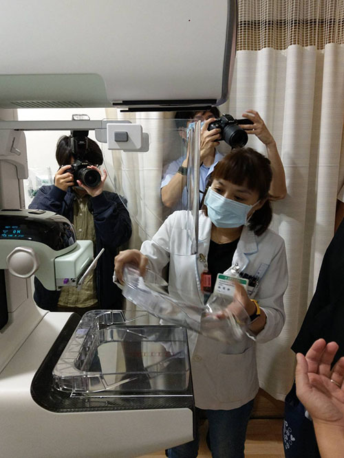 亞東醫院推出一站式乳房整合門診及3D乳房斷層攝影