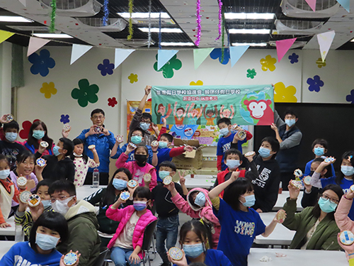 新北市教育局與台灣假日學校協進會合作辦理「環保馬賽克拼貼杯墊DIY」活動