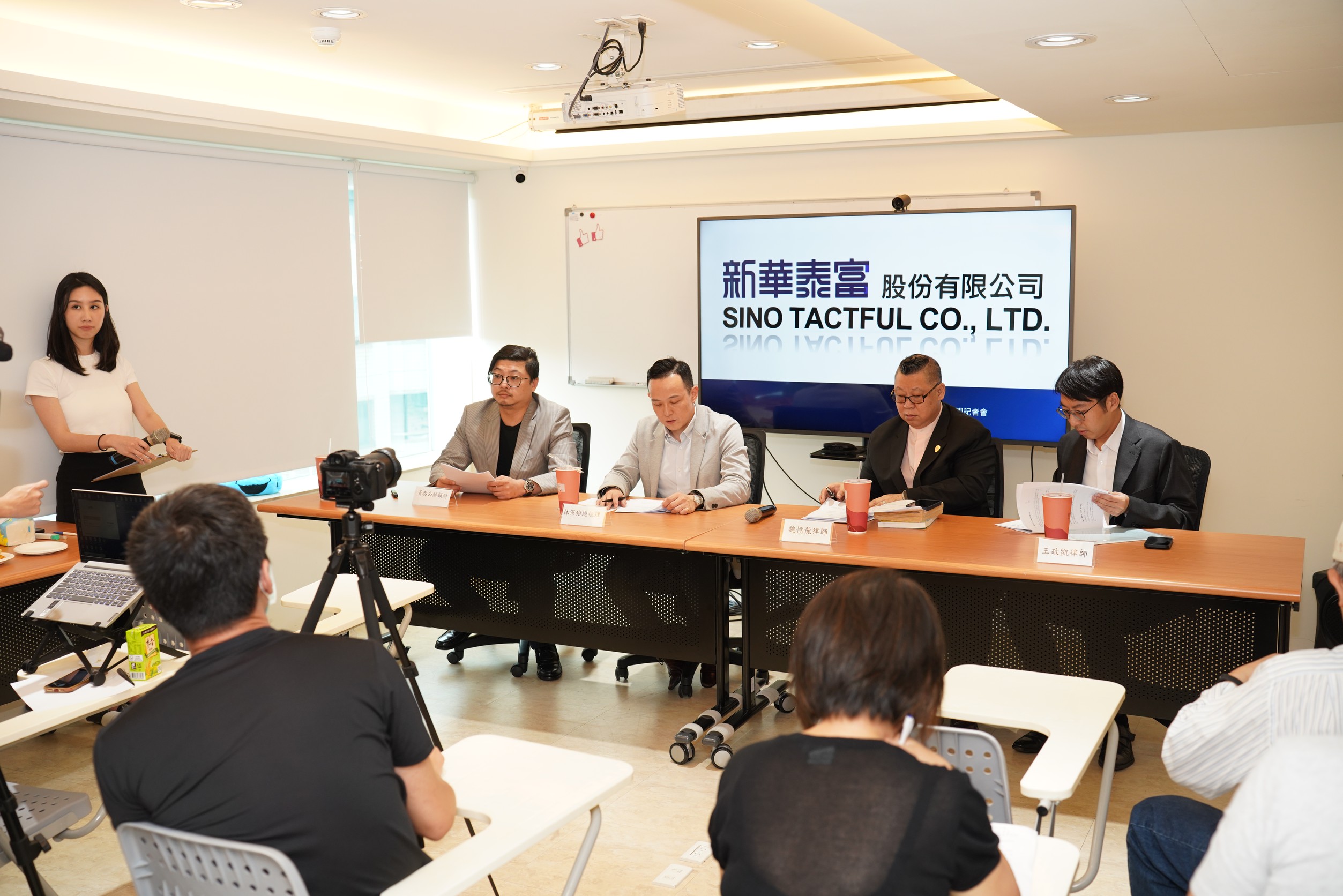 新華泰富澄清停牌原因：營運正常、財務穩健，停牌係市場派聲請定暫董事長職權所致