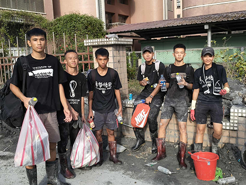 鏟子超人在校園 復興高中足球隊 前進花蓮光復鄉協助救災