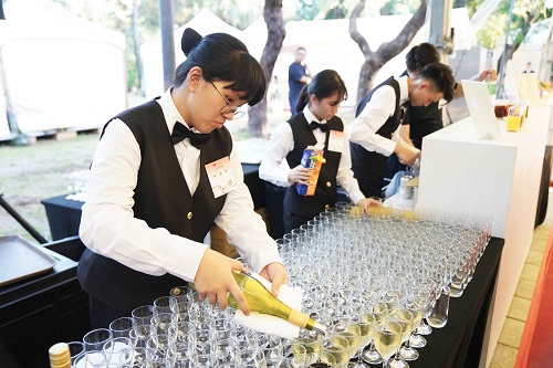 育達高中餐飲科師生參與國慶晚宴　展現青年專業與國際禮儀風範