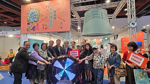 「教」你懂生活！教育部打造樂齡數位新樂園