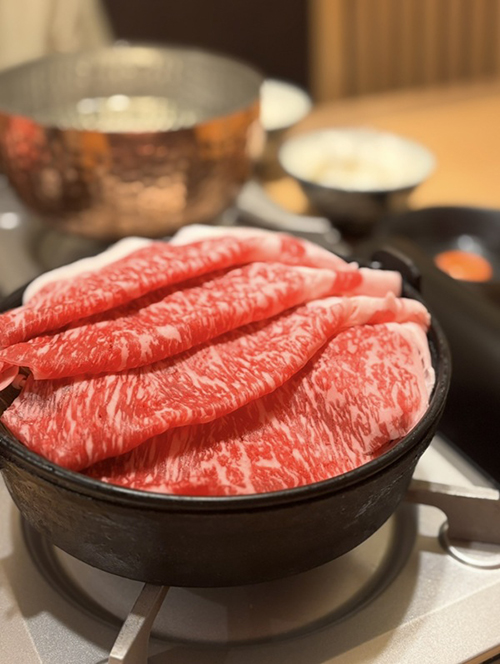 避開黑門市場人潮，大阪日本橋的高 CP 值：午間壽喜燒 1,980 日圓